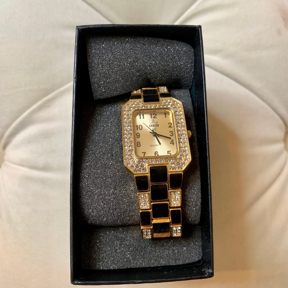 Akkad watch
